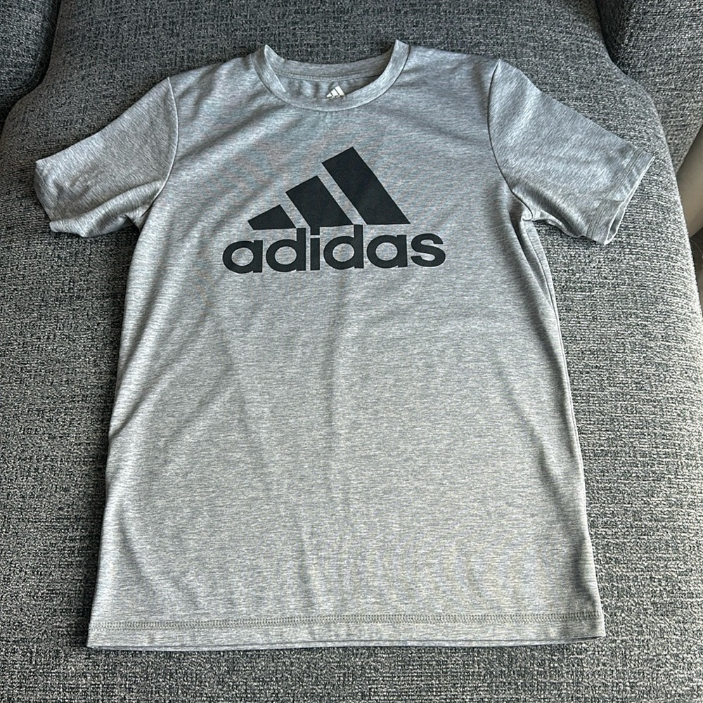 Adidas kids M (10-12) unisex tshirt
